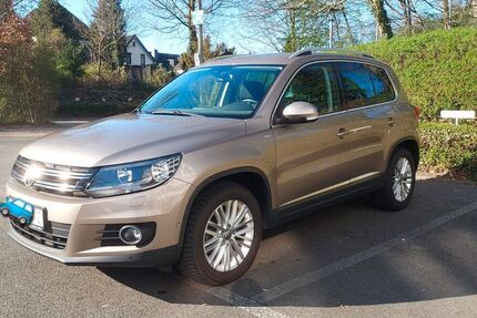 VW Tiguan 127.000 km 12.499 € Bremen 28775