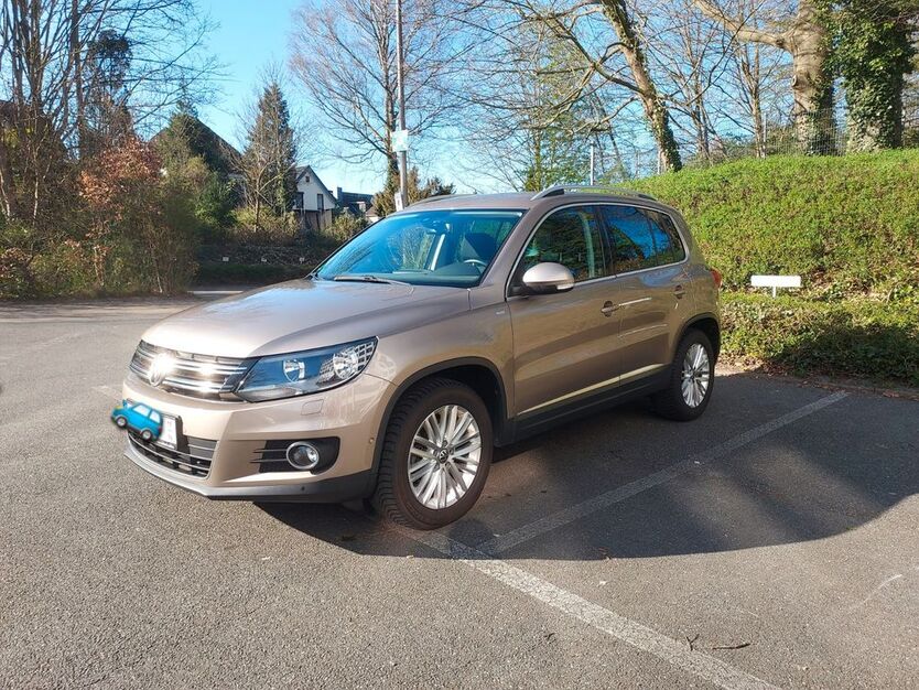 VW Tiguan 127.000 km 12.499 € Bremen 28775