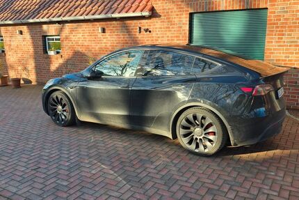 Tesla Model Y 47.500 km 39.995 &euro; Ganderkesee 27777
