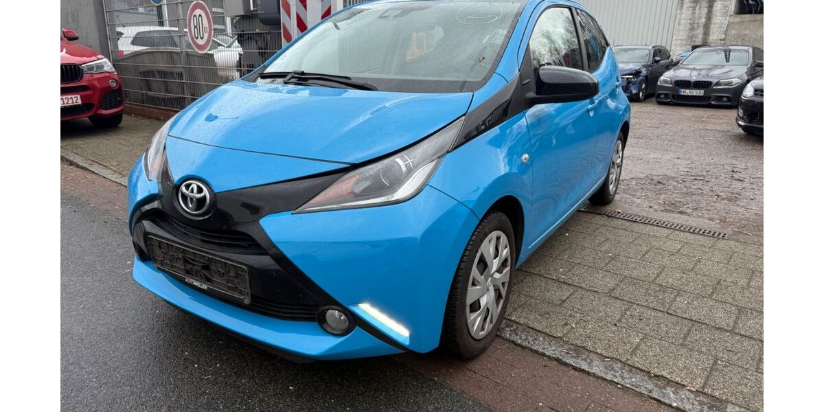 Toyota Aygo (X) 122.500 km 5.900 &euro; Bremen 28217