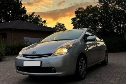 Toyota Prius 157.000 km 4.199 &euro; Bremen 28211