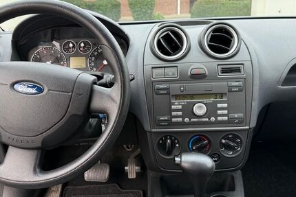 Ford Fiesta 22.600 km 5.900 &euro; Bremen 28201