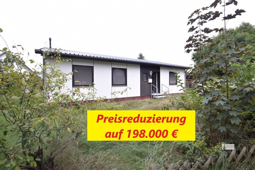 2 Häuser auf einem Grundstück + 2 Garagen allerdings mit Handwerkerbedarf und ohne Küchen 4 zimmer