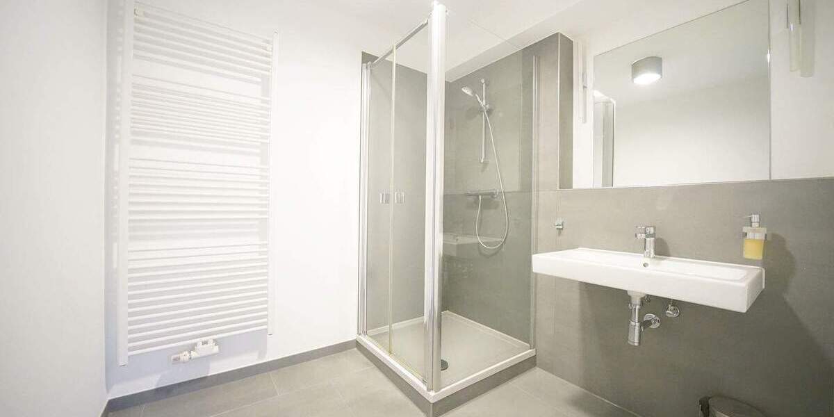 Reihenmittelhaus Bremen Schwachhausen - 8 Zimmer, 207 m&sup2;, 949.000&euro; | Angebot:25769345