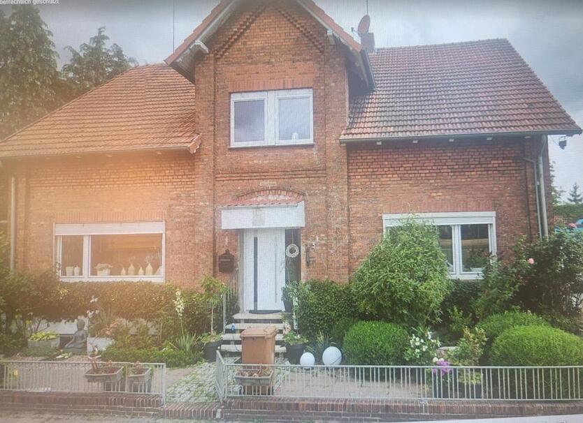 Mehrfamilienhaus mit Werkstatt, Nebengebäuden und Baugrundstück zimmer