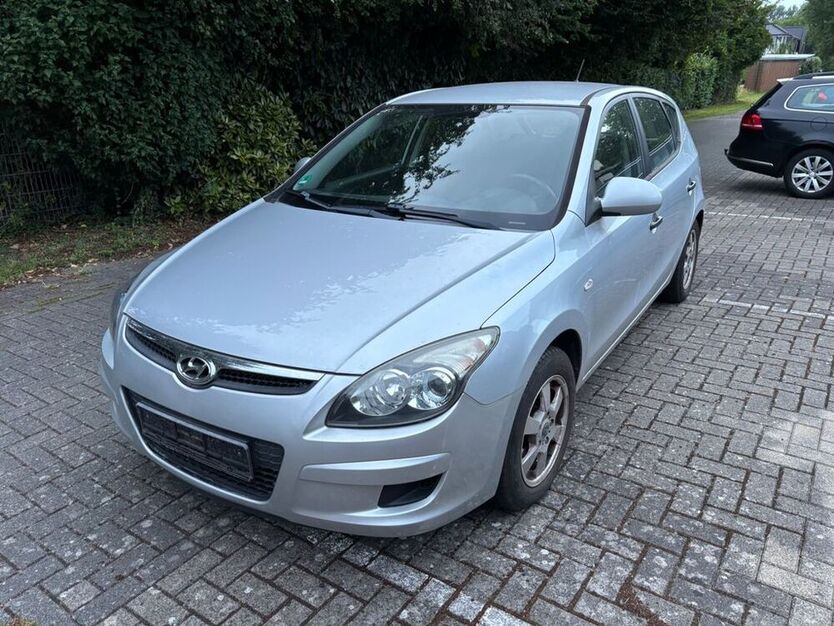 i30