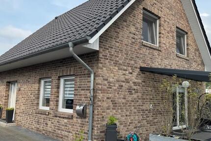 Haus Stuhr - 4 Zimmer, 125 m&sup2;, 1.600&euro; | Angebot:26470337