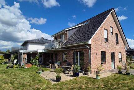 Neuwertiges Einfamilienhaus (KfW 55) inkl. Einliegerwohnung mit traumhaftem Blick über die Wiesen 5 zimmer