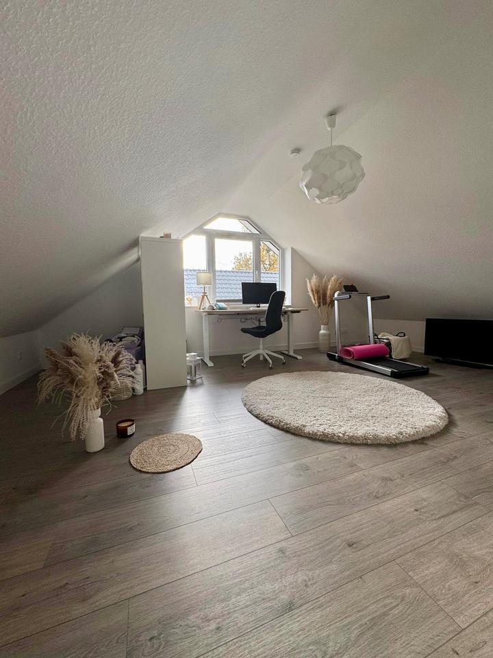 Stilvolle, helle 3,5-Zimmer-Studiowohnung mit EBK & großem Balkon zimmer