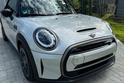 Mini Cooper SE 1.799 km 48.900 &euro; Grasberg 28879