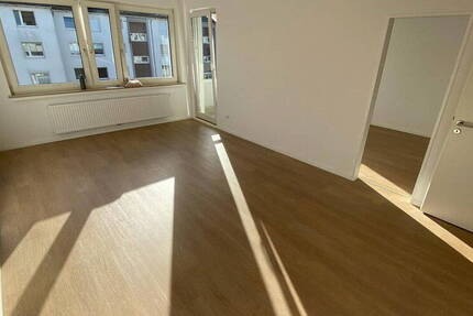 Helle 2-Zimmer-Wohnung mit Loggia, neuer Küche und modernem Bad