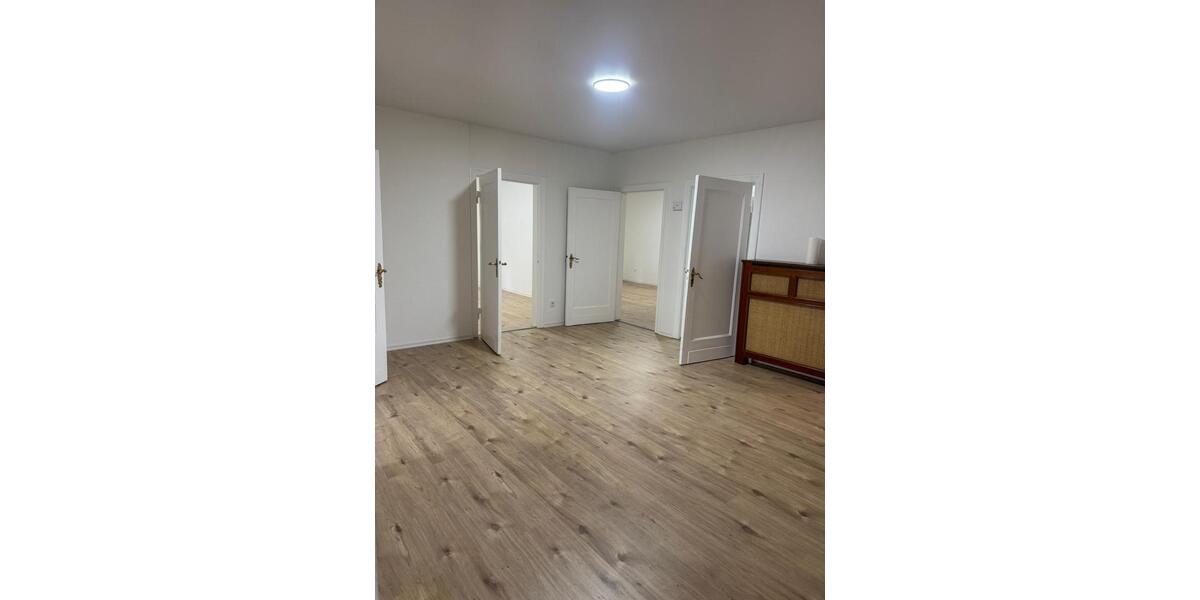 Erdgeschoßwohnung Delmenhorst Deichhorst - 5 Zimmer, 139 m&sup2;, 1.500&euro; | Angebot:24864753