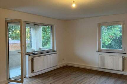 Moderne 3-Zimmer-Wohnung mit Balkon, Einbauküche & Garage - Erstbezug nach Sanierung 3 zimmer