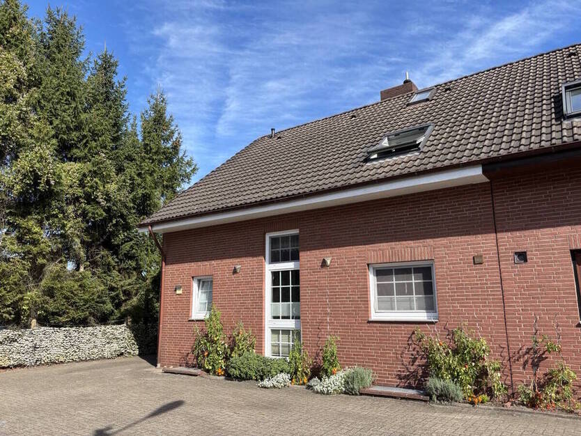 PURNHAGEN-IMMOBILIEN - Vegesack, zweite Baureihe, gepfl. Doppelhaushälfte aus 1987 mit Garage 4 zimmer