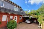 Attraktive DHH mit 5 Zimmern, überdachter Terrasse, PV, WP, FBH