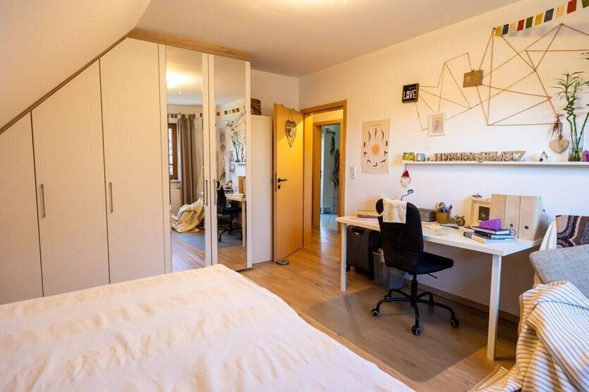 *** WIEDER VERFÜGBAR - CARPORT, TERRASSE, GLASFASER, VOLLBAD uvm. direkt neben kleinem PARK *** 4 zimmer