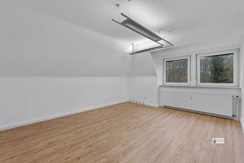 Wohnen und Arbeiten unter einem Dach +2.500 m² Waldgrundstück Sauna+Holzhäuschen Wintergarten+Kamin - Zweifamilienhaus Syke | Angebot:24213006