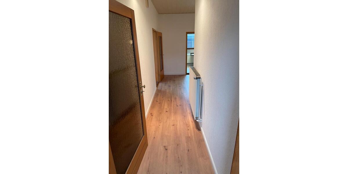 Erdgeschoßwohnung Delmenhorst - 5 Zimmer, 130 m&sup2;, 1.250&euro; | Angebot:26338135