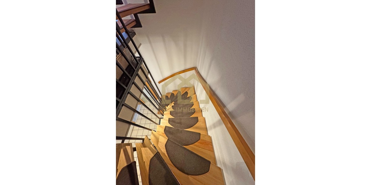 Achim: 5-Zimmer-Reihenhaus mit Garten, EBK & ausgebautem Dachgeschoss + Garage - Reihenmittelhaus Achim | Angebot:26748366
