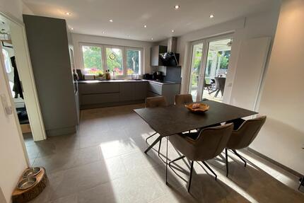 Moderne Erdgeschoss Wohnung auf dem Land Wintergarten Haushälfte