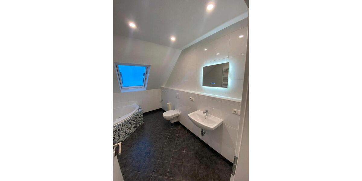 Dachgeschoßwohnung Schwanewede - 4 Zimmer, 103 m&sup2;, 1.050&euro; | Angebot:25948846