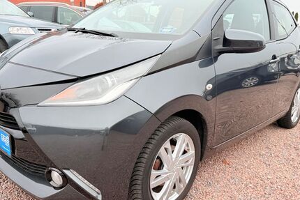 Toyota Aygo (X) 81.600 km 7.599 &euro; Delmenhorst 27755