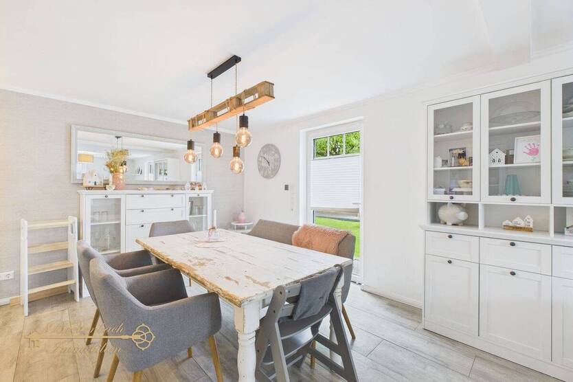 Schwanewede . Charmantes Einfamilienhaus mit großem Garten & hochwertiger Sanierung in ruhiger Lage 3 zimmer