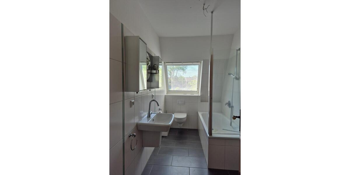 Dachgeschoßwohnung Bremen Blumenthal - 3 Zimmer, 90 m&sup2;, 750&euro; | Angebot:26564778