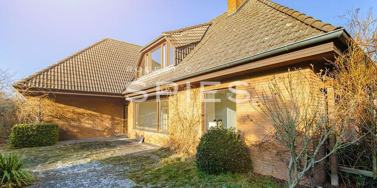 Einfamilienhaus Bremen Oberneuland - 9 Zimmer, 262 m&sup2;, 680.000&euro; | Angebot:25323511