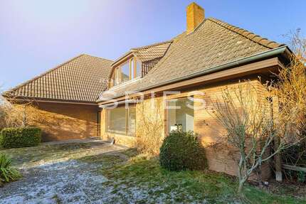 Haus Bremen Oberneuland - 9 Zimmer, 262 m&sup2;, 680.000&euro; | Angebot:25323511