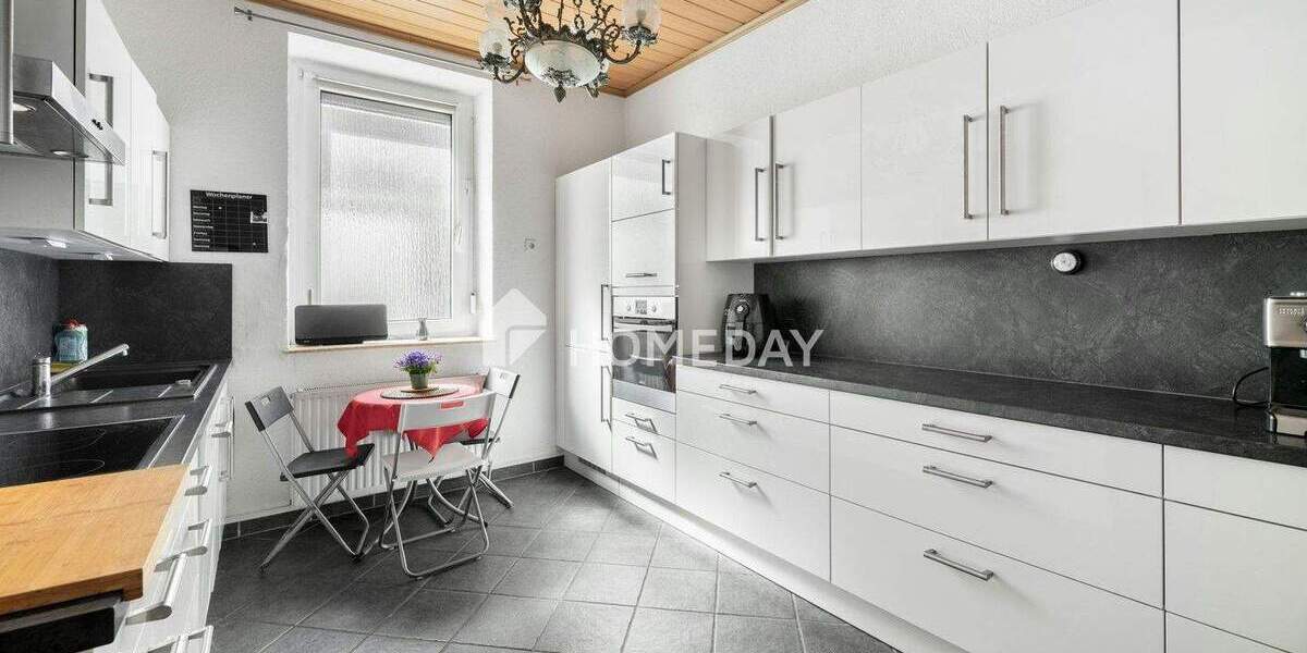 Bezugsfrei ab 01.07.26 - Zweifamilienhaus mit Gartenanteil & Terrasse 7 zimmer