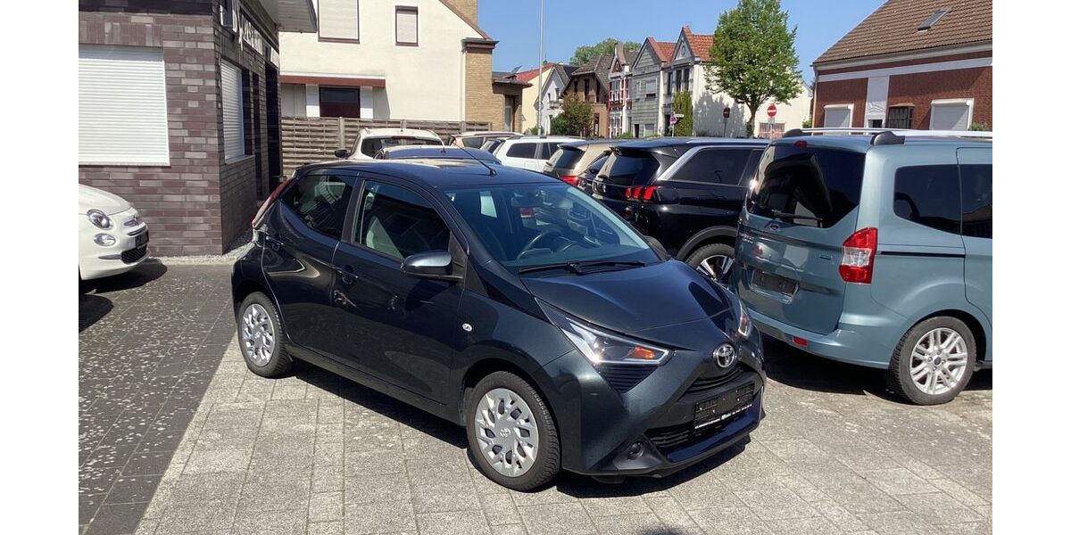 Toyota Aygo (X) 35.400 km 12.490 &euro; Bremen 28309