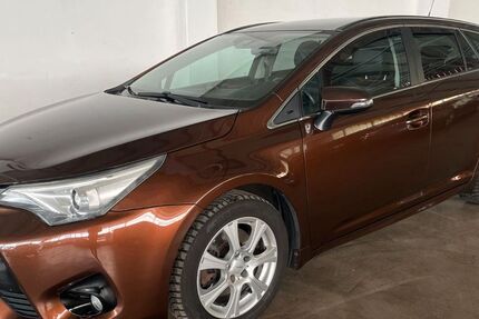 Toyota Avensis 210.000 km 8.690 &euro; Delmenhorst 27751
