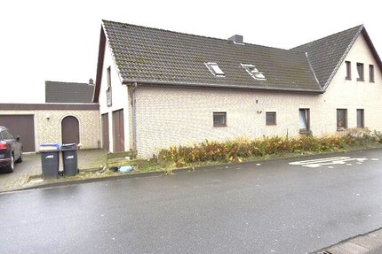 3 Fam. Haus mitten in Syke + Garagen + lfd. Mietverträge mit Renovierungsbedarf 7 zimmer