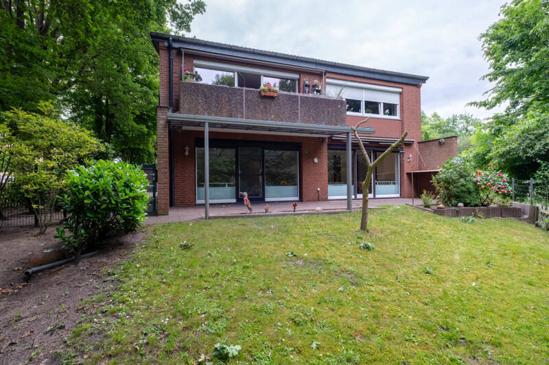 Unten wohnen und oben Mieteinnahmen generieren- 2-3 Familienhaus mit Garten und Garagen zu verkaufen 6 zimmer