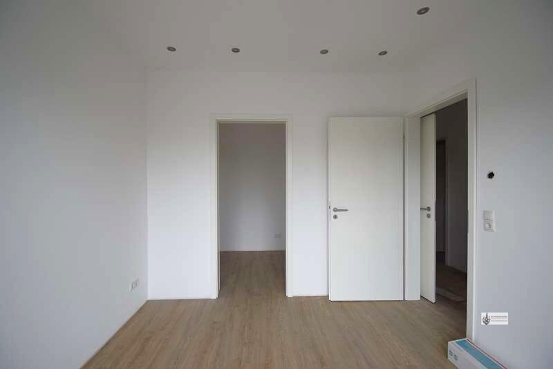 Hoch moderne Penthouse-Wohnung Neubau zum 1.7.2026 Rollläden + Stellplatz + Dachterrasse ohne Küche - Einfamilienhaus Weyhe Leeste | Angebot:26774140