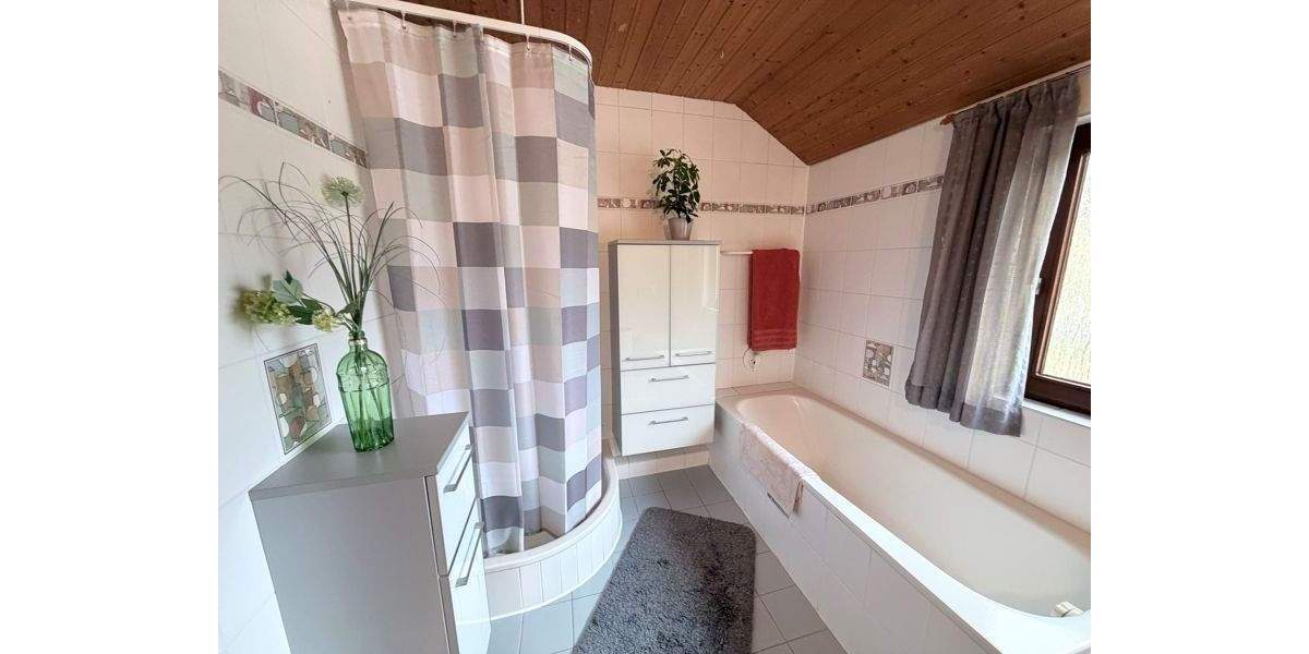 Einfamilienhaus Schwanewede / Neuenkirchen Neuenkirchen - 8 Zimmer, 239 m&sup2;, 319.000&euro; | Angebot:26160539