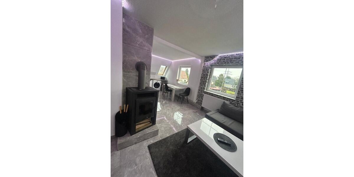 Elegante 4 Zimmer Wohnung mit eigenen Garten und Pool. 4 zimmer