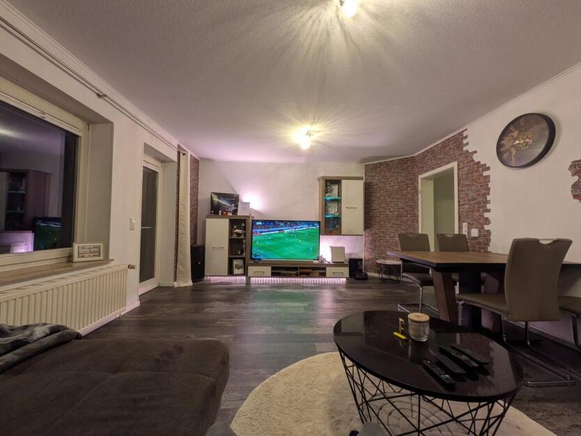 Erdgeschoss Wohnung im 4 Parteien Haus zimmer
