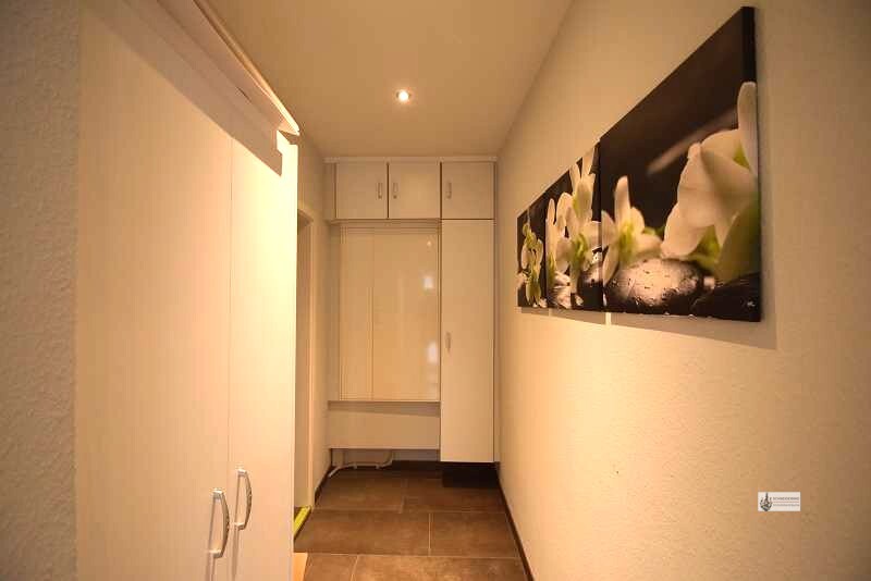 Modernes Bürogebäude Möbliert mit großer Lagerhalle und Carport mit Stellplätzen - Gewerbeobjekt Stuhr / Seckenhausen Seckenhausen | Angebot:26844641