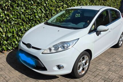 Ford Fiesta 182.000 km 2.222 &euro; Hude 27798