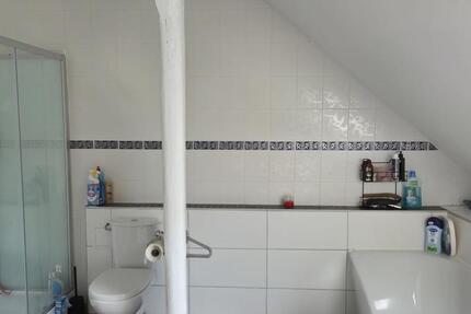 Großzügige 4-Zi.-DG Wohnung (120 m²) mit Einbauküche zimmer