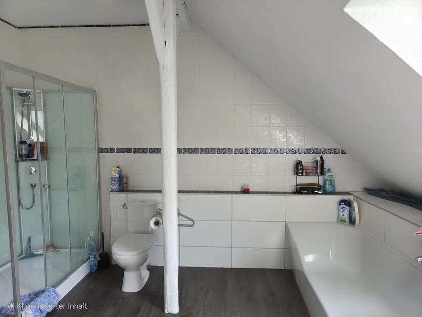 Großzügige 4-Zi.-DG Wohnung (120 m²) mit Einbauküche zimmer