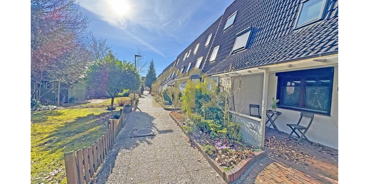Achim: 5-Zimmer-Reihenhaus mit Garten, EBK & ausgebautem Dachgeschoss + Garage - Reihenmittelhaus Achim | Angebot:26748366