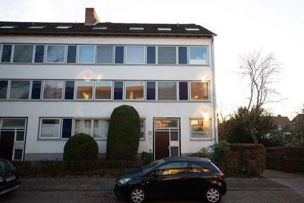 Erstbzug nach Sanierung - 4 Zi. Wohnung mit Balkon in sehr gefragter Lage. 4 zimmer