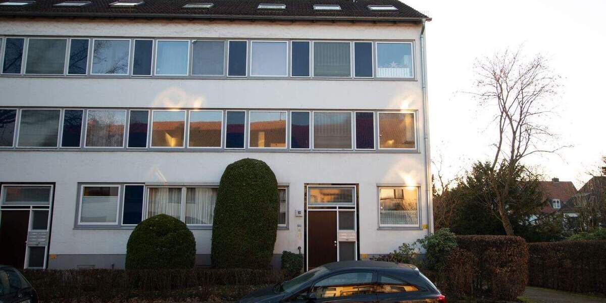 Erstbzug nach Sanierung - 4 Zi. Wohnung mit Balkon in sehr gefragter Lage. 4 zimmer