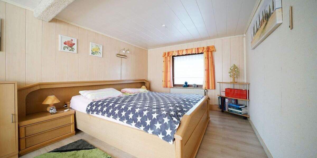 Charmantes Einfamilienhaus auf attraktiven Hanggrundstück mit Carport 7 zimmer