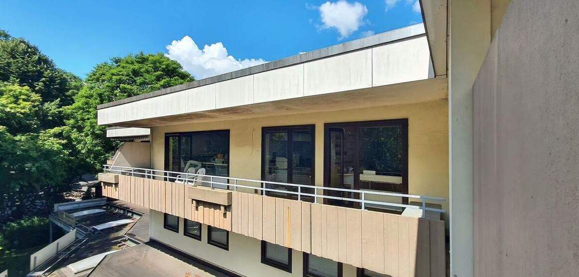 Vielseitig nutzbare Gewerbefläche in der Lesumer Heerstraße mit Schwimmbadnutzung. 6 zimmer