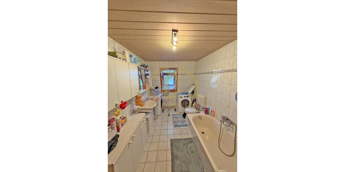 Achim: 5-Zimmer-Reihenhaus mit Garten, EBK & ausgebautem Dachgeschoss + Garage - Reihenmittelhaus Achim | Angebot:26748366