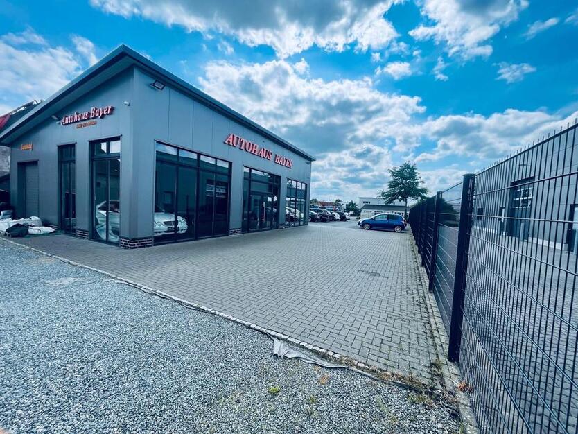 Autohaus mit 1.800 ma Showroom, Werkstatt & Fahrzeugstellplätzen zimmer